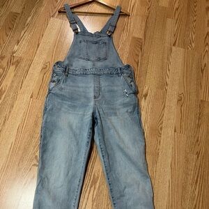 Old Navy Women’s overalls size XL. New without tags